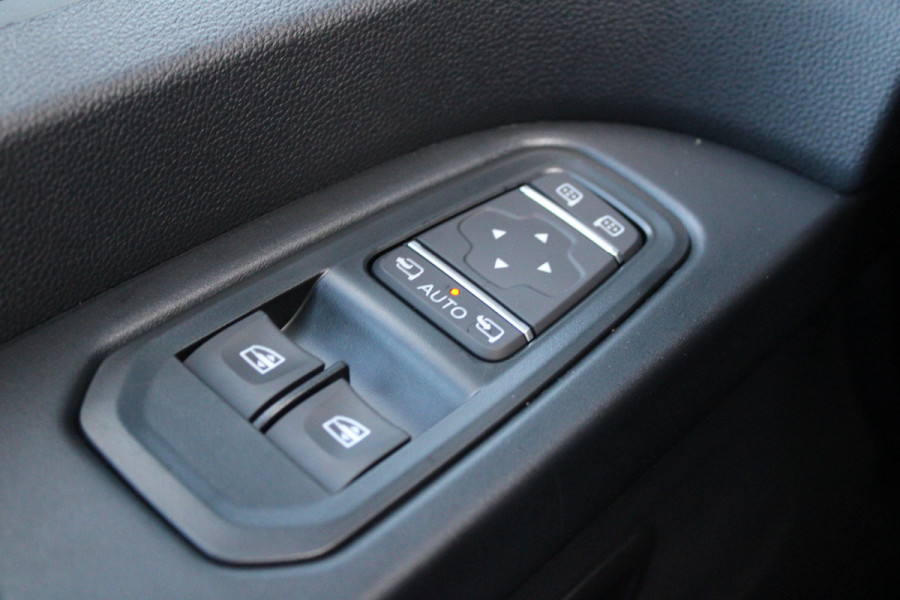 Renault Trafic 2.0 Blue dCi 170 T30 L2H1 Extra 170pk - 2x Schuifdeur - Betimmering - Stoelverwarming - Trekhaak - Camera - LED - Blind Spot - R Renault Trafic 2.0 Blue dCi 170 T30 L2H1 Extra 170pk - 2x Schuifdeur - Betimmering - Stoelverwarming - Trekhaak - Camera - LED - Blind Spot - R