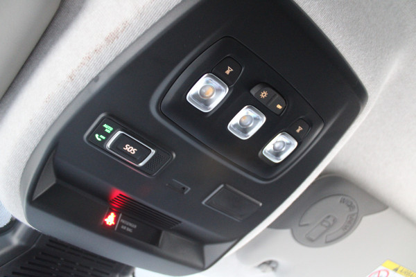 Renault Trafic 2.0 Blue dCi 170 T30 L2H1 Extra 170pk - 2x Schuifdeur - Betimmering - Stoelverwarming - Trekhaak - Camera - LED - Blind Spot - R Renault Trafic 2.0 Blue dCi 170 T30 L2H1 Extra 170pk - 2x Schuifdeur - Betimmering - Stoelverwarming - Trekhaak - Camera - LED - Blind Spot - R