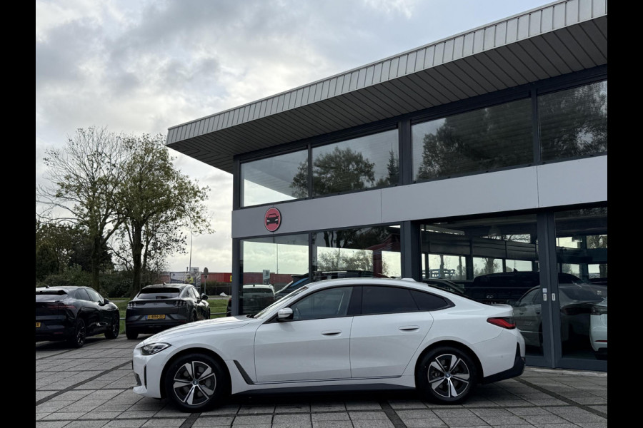 BMW i4 eDrive40 84 kWh | Trekhaak | Navi | Camera | BMW i4 eDrive40 84 kWh | Trekhaak | Navi | Camera |