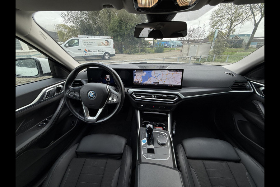 BMW i4 eDrive40 84 kWh | Trekhaak | Navi | Camera | BMW i4 eDrive40 84 kWh | Trekhaak | Navi | Camera |