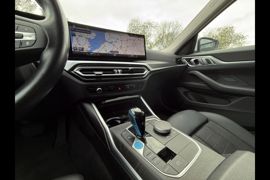 BMW i4 eDrive40 84 kWh | Trekhaak | Navi | Camera | BMW i4 eDrive40 84 kWh | Trekhaak | Navi | Camera |