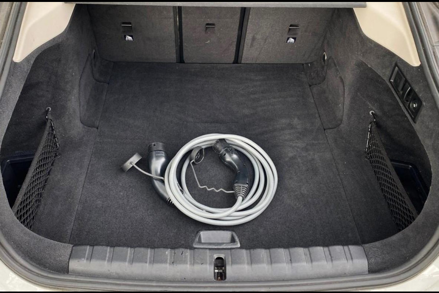 BMW i4 eDrive40 84 kWh | Trekhaak | Navi | Camera | BMW i4 eDrive40 84 kWh | Trekhaak | Navi | Camera |