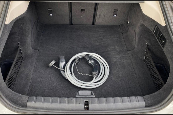 BMW i4 eDrive40 84 kWh | Trekhaak | Navi | Camera | BMW i4 eDrive40 84 kWh | Trekhaak | Navi | Camera |