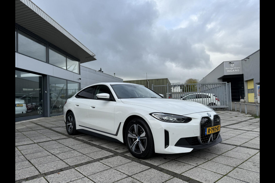 BMW i4 eDrive40 84 kWh | Trekhaak | Navi | Camera | BMW i4 eDrive40 84 kWh | Trekhaak | Navi | Camera |