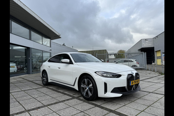 BMW i4 eDrive40 84 kWh | Trekhaak | Navi | Camera | BMW i4 eDrive40 84 kWh | Trekhaak | Navi | Camera |