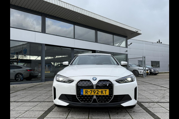 BMW i4 eDrive40 84 kWh | Trekhaak | Navi | Camera | BMW i4 eDrive40 84 kWh | Trekhaak | Navi | Camera |