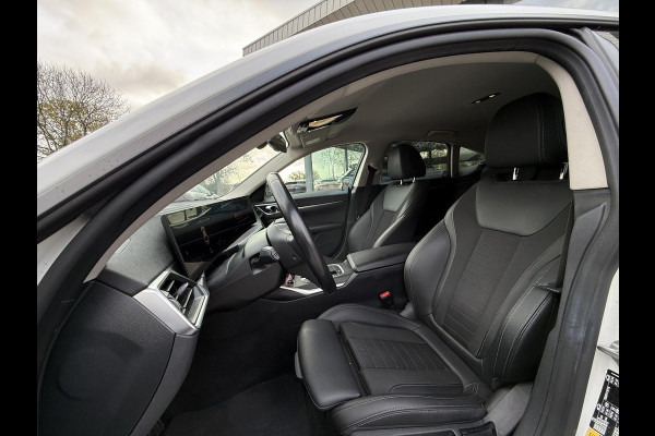 BMW i4 eDrive40 84 kWh | Trekhaak | Navi | Camera | BMW i4 eDrive40 84 kWh | Trekhaak | Navi | Camera |