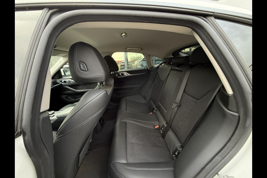 BMW i4 eDrive40 84 kWh | Trekhaak | Navi | Camera | BMW i4 eDrive40 84 kWh | Trekhaak | Navi | Camera |