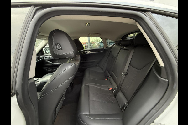 BMW i4 eDrive40 84 kWh | Trekhaak | Navi | Camera | BMW i4 eDrive40 84 kWh | Trekhaak | Navi | Camera |