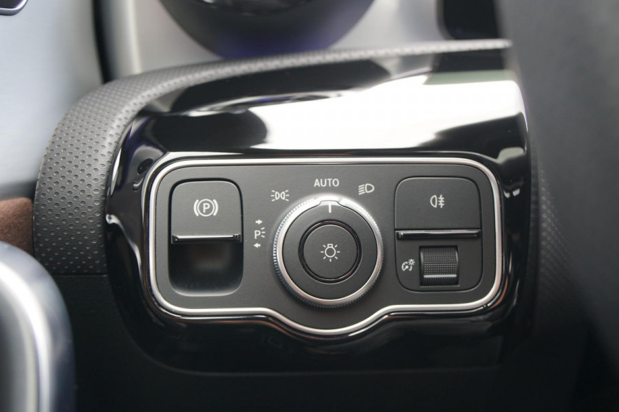 Mercedes-Benz CLA-Klasse Shooting Brake 180 AMG Line + 360° CAMERA / HEAD-UP / BURMESTER / MEMORY