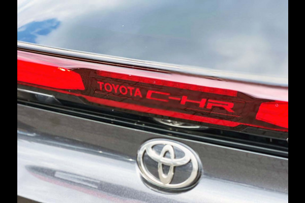 Toyota C-HR 2.0 Hybrid 200 Dynamic Plus | ZONDER STEKKER! | Navi XL | Winter Pack | Camera | ACC Toyota C-HR 2.0 Hybrid 200 Dynamic Plus | ZONDER STEKKER! | Navi XL | Winter Pack | Camera | ACC