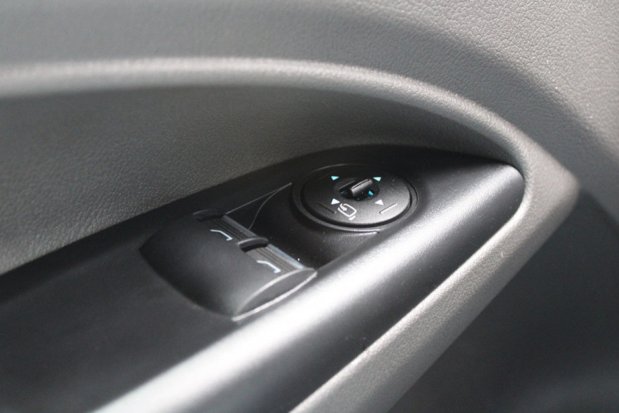 Ford Transit Connect 1.5 EcoBlue L2 Limited 120pk - Stoelverwarming - Navi - Camera - Cruise - Trekhaak - Rijklaar Ford Transit Connect 1.5 EcoBlue L2 Limited 120pk - Stoelverwarming - Navi - Camera - Cruise - Trekhaak - Rijklaar