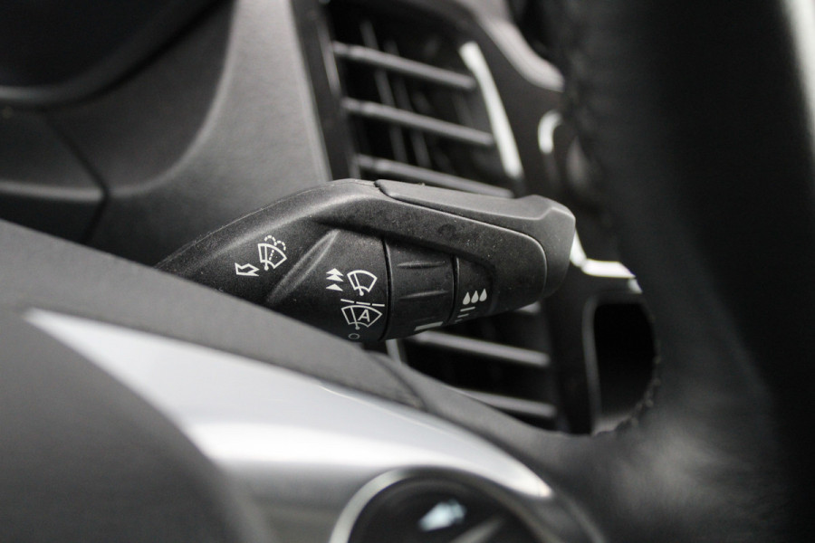Ford Transit Connect 1.5 EcoBlue L2 Limited 120pk - Stoelverwarming - Navi - Camera - Cruise - Trekhaak - Rijklaar Ford Transit Connect 1.5 EcoBlue L2 Limited 120pk - Stoelverwarming - Navi - Camera - Cruise - Trekhaak - Rijklaar
