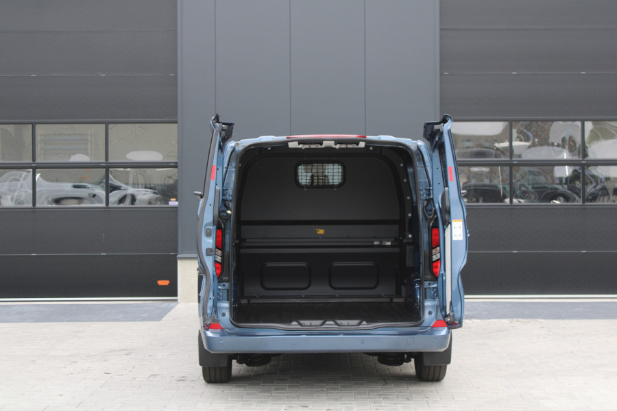 Ford Transit Custom 320 2.0 TDCI L2H1 Limited DC 170pk - Adaptive Cruise - Blind Spot - Navigatie - LED - Stoelverwarming - Rijklaar Ford Transit Custom 320 2.0 TDCI L2H1 Limited DC 170pk - Adaptive Cruise - Blind Spot - Navigatie - LED - Stoelverwarming - Rijklaar
