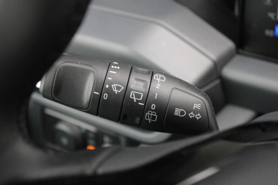 Ford Transit Custom 320 2.0 TDCI L2H1 Limited DC 170pk - Adaptive Cruise - Blind Spot - Navigatie - LED - Stoelverwarming - Rijklaar Ford Transit Custom 320 2.0 TDCI L2H1 Limited DC 170pk - Adaptive Cruise - Blind Spot - Navigatie - LED - Stoelverwarming - Rijklaar
