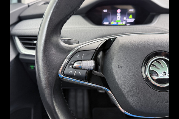 Škoda ENYAQ iV 60 Trekhaak Panoramadak Camera Navi Ecc Apple Carplay Android Auto Cruise Control Pdc DAB Lmv 19" Keyless Led Connected services Origineel Nederlandse Auto