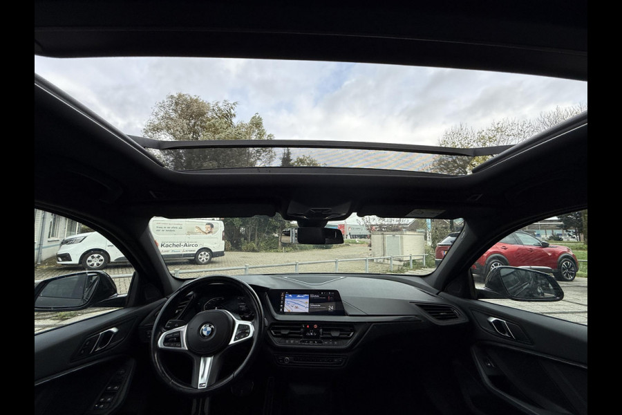BMW 1-serie 118i Aut. M-Sport | Panorama | Sportseats | Virtual  Live Cockpit | LED  |