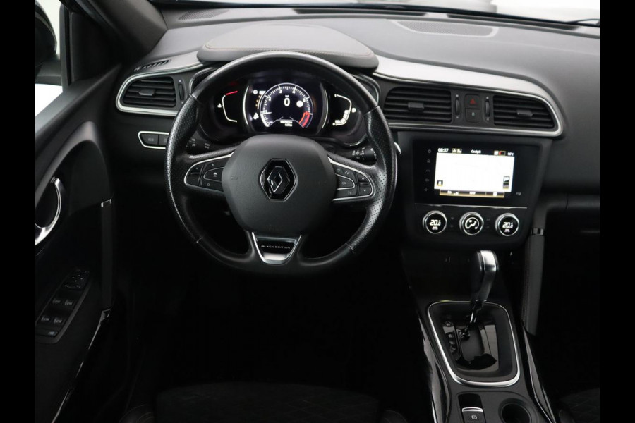 Renault Kadjar 1.3 TCe Black Edition | Trekhaak | Stoelverwarming | Adaptive cruise | Leder/Alcantara | Camera | BOSE Sound | Carplay | Keyless | Navigatie | Full LED Renault Kadjar 1.3 TCe Black Edition | Trekhaak | Stoelverwarming | Adaptive cruise | Leder/Alcantara | Camera | BOSE Sound | Carplay | Keyless | Navigatie | Full LED