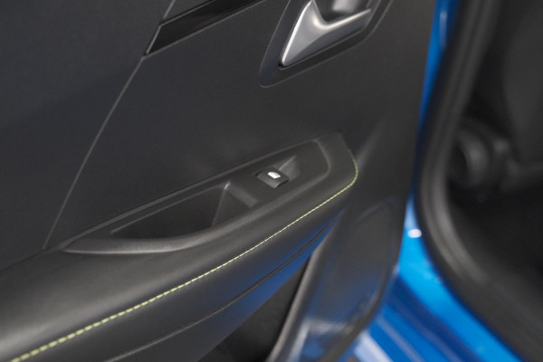 Peugeot e-208 EV GT Pack 50 kWh | Camera | Adapieve Cruise Control | Stoelverwarming | 3 FASE