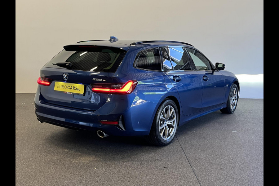 BMW 3 Serie Touring 320e Sportline Aut-8 Panoramadak Head Up Display Laser Licht Adaptive Cruise Trekhaak Leder Navi Parkeer Sensoren