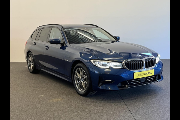 BMW 3 Serie Touring 320e Sportline Aut-8 Panoramadak Head Up Display Laser Licht Adaptive Cruise Trekhaak Leder Navi Parkeer Sensoren