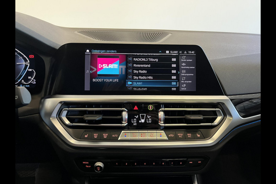 BMW 3 Serie Touring 320e Sportline Aut-8 Panoramadak Head Up Display Laser Licht Adaptive Cruise Trekhaak Leder Navi Parkeer Sensoren