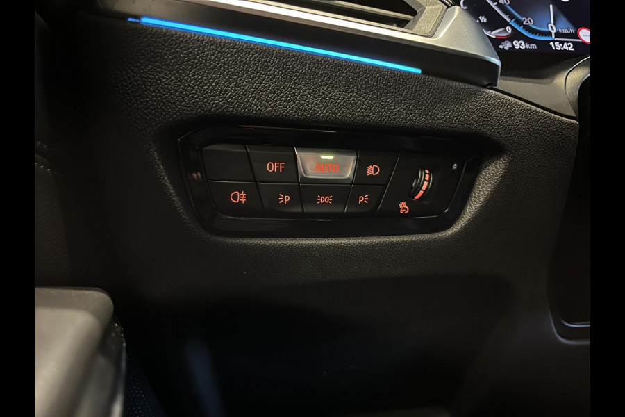 BMW 3 Serie Touring 320e Sportline Aut-8 Panoramadak Head Up Display Laser Licht Adaptive Cruise Trekhaak Leder Navi Parkeer Sensoren