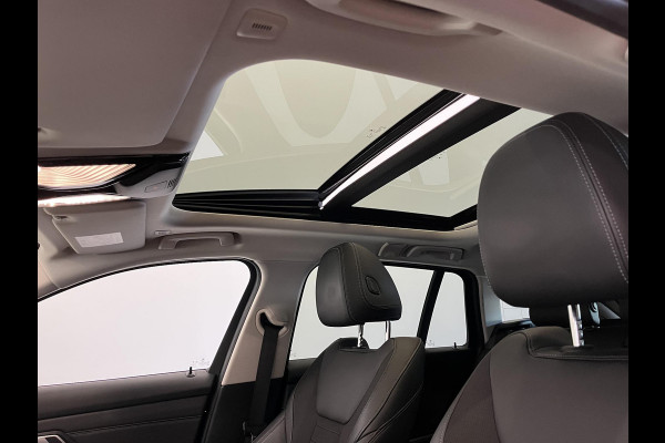 BMW 3 Serie Touring 320e Sportline Aut-8 Panoramadak Head Up Display Laser Licht Adaptive Cruise Trekhaak Leder Navi Parkeer Sensoren