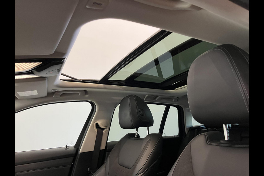 BMW 3 Serie Touring 320e Sportline Aut-8 Panoramadak Head Up Display Laser Licht Adaptive Cruise Trekhaak Leder Navi Parkeer Sensoren