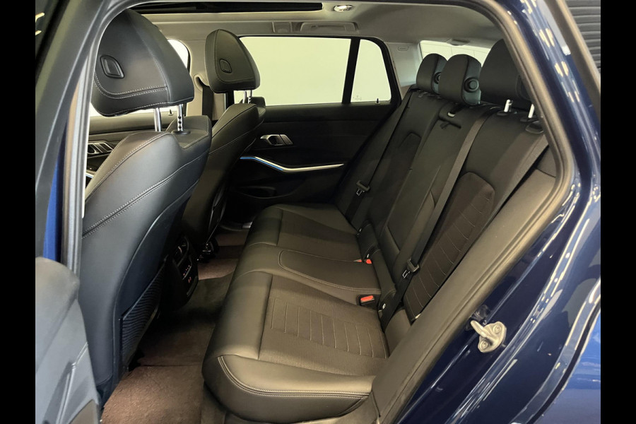 BMW 3 Serie Touring 320e Sportline Aut-8 Panoramadak Head Up Display Laser Licht Adaptive Cruise Trekhaak Leder Navi Parkeer Sensoren