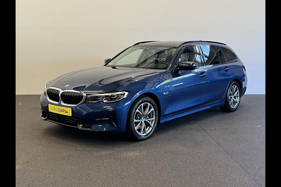 BMW 3 Serie Touring 320e Sportline Aut-8 Panoramadak Head Up Display Laser Licht Adaptive Cruise Trekhaak Leder Navi Parkeer Sensoren