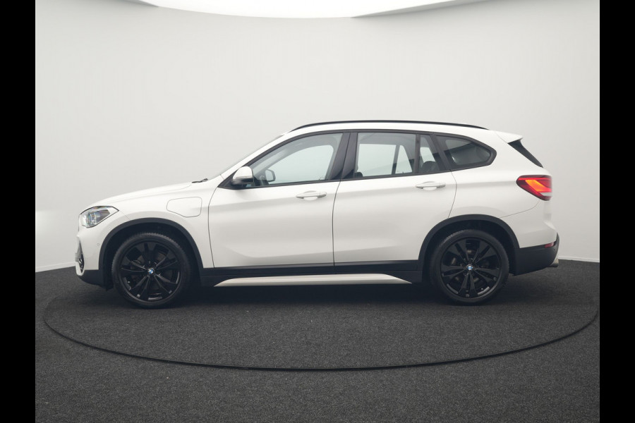 BMW X1 xDrive25e Sportline Plug In Hybrid 221pk Dealer O.H PHEV | Navigatie | Sfeerverlichting | LED Koplampen | Sportstoelen Verwarmd | DAB | 18"L.M | BMW X1 xDrive25e Sportline Plug In Hybrid 221pk Dealer O.H PHEV | Navigatie | Sfeerverlichting | LED Koplampen | Sportstoelen Verwarmd | DAB | 18"L.M |
