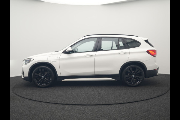 BMW X1 xDrive25e Sportline Plug In Hybrid 221pk Dealer O.H PHEV | Navigatie | Sfeerverlichting | LED Koplampen | Sportstoelen Verwarmd | DAB | 18"L.M | BMW X1 xDrive25e Sportline Plug In Hybrid 221pk Dealer O.H PHEV | Navigatie | Sfeerverlichting | LED Koplampen | Sportstoelen Verwarmd | DAB | 18"L.M |
