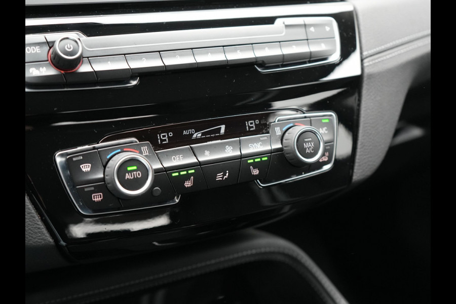 BMW X1 xDrive25e Sportline Plug In Hybrid 221pk Dealer O.H PHEV | Navigatie | Sfeerverlichting | LED Koplampen | Sportstoelen Verwarmd | DAB | 18"L.M | BMW X1 xDrive25e Sportline Plug In Hybrid 221pk Dealer O.H PHEV | Navigatie | Sfeerverlichting | LED Koplampen | Sportstoelen Verwarmd | DAB | 18"L.M |