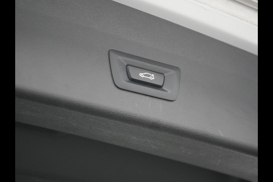 BMW X1 xDrive25e Sportline Plug In Hybrid 221pk Dealer O.H PHEV | Navigatie | Sfeerverlichting | LED Koplampen | Sportstoelen Verwarmd | DAB | 18"L.M | BMW X1 xDrive25e Sportline Plug In Hybrid 221pk Dealer O.H PHEV | Navigatie | Sfeerverlichting | LED Koplampen | Sportstoelen Verwarmd | DAB | 18"L.M |