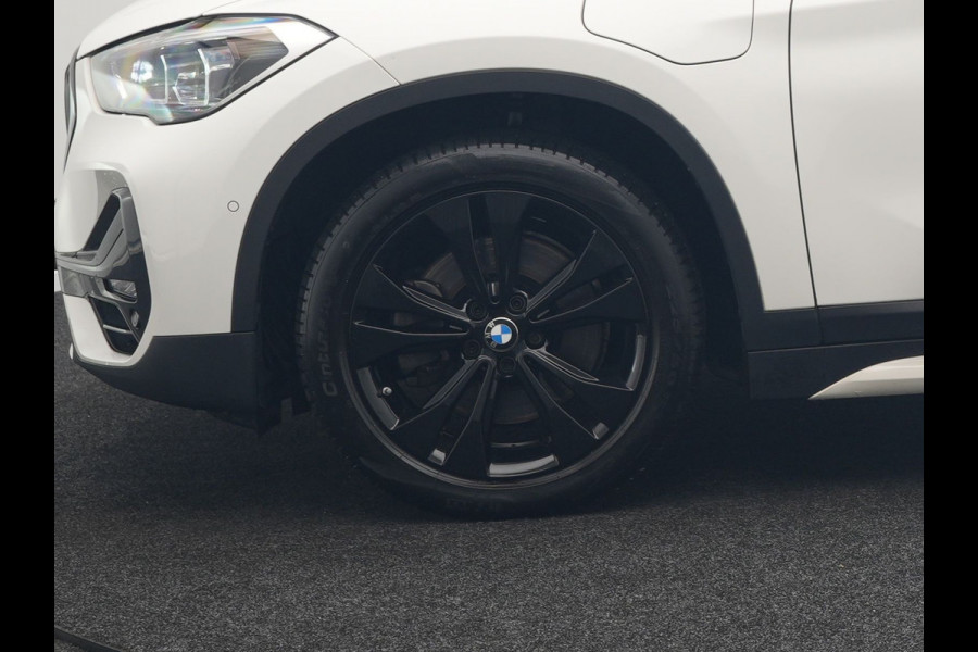 BMW X1 xDrive25e Sportline Plug In Hybrid 221pk Dealer O.H PHEV | Navigatie | Sfeerverlichting | LED Koplampen | Sportstoelen Verwarmd | DAB | 18"L.M | BMW X1 xDrive25e Sportline Plug In Hybrid 221pk Dealer O.H PHEV | Navigatie | Sfeerverlichting | LED Koplampen | Sportstoelen Verwarmd | DAB | 18"L.M |