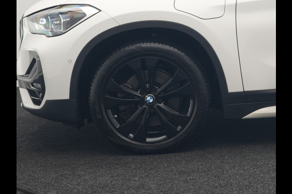 BMW X1 xDrive25e Sportline Plug In Hybrid 221pk Dealer O.H PHEV | Navigatie | Sfeerverlichting | LED Koplampen | Sportstoelen Verwarmd | DAB | 18"L.M | BMW X1 xDrive25e Sportline Plug In Hybrid 221pk Dealer O.H PHEV | Navigatie | Sfeerverlichting | LED Koplampen | Sportstoelen Verwarmd | DAB | 18"L.M |