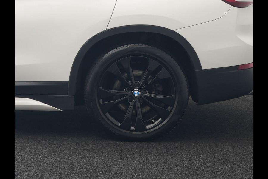 BMW X1 xDrive25e Sportline Plug In Hybrid 221pk Dealer O.H PHEV | Navigatie | Sfeerverlichting | LED Koplampen | Sportstoelen Verwarmd | DAB | 18"L.M | BMW X1 xDrive25e Sportline Plug In Hybrid 221pk Dealer O.H PHEV | Navigatie | Sfeerverlichting | LED Koplampen | Sportstoelen Verwarmd | DAB | 18"L.M |