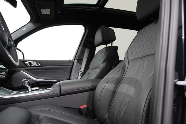 BMW X5 xDrive45e 394pk High Executive M-Sport PHEV 6 cilinder Panoramisch schuif-kantel dak Harman Kardon Head up display Lederen bekleding Electrische verstelling comfort stoelen BMW X5 xDrive45e 394pk High Executive M-Sport PHEV 6 cilinder Panoramisch schuif-kantel dak Harman Kardon Head up display Lederen bekleding Electrische verstelling comfort stoelen