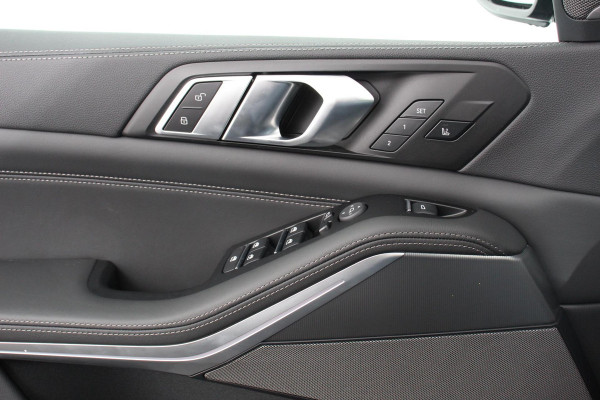 BMW X5 xDrive45e 394pk High Executive M-Sport PHEV 6 cilinder Panoramisch schuif-kantel dak Harman Kardon Head up display Lederen bekleding Electrische verstelling comfort stoelen BMW X5 xDrive45e 394pk High Executive M-Sport PHEV 6 cilinder Panoramisch schuif-kantel dak Harman Kardon Head up display Lederen bekleding Electrische verstelling comfort stoelen