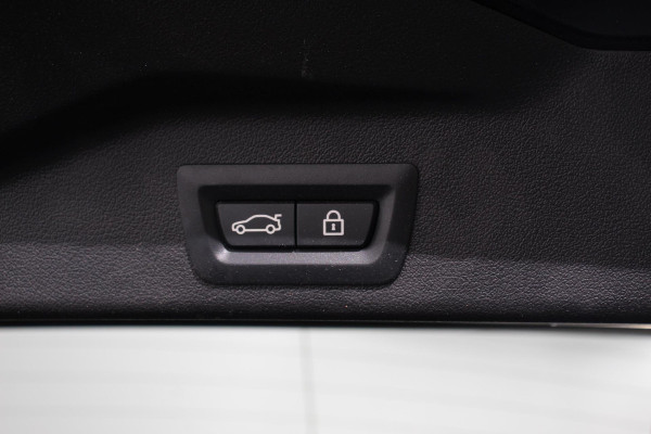 BMW X5 xDrive45e 394pk High Executive M-Sport PHEV 6 cilinder Panoramisch schuif-kantel dak Harman Kardon Head up display Lederen bekleding Electrische verstelling comfort stoelen BMW X5 xDrive45e 394pk High Executive M-Sport PHEV 6 cilinder Panoramisch schuif-kantel dak Harman Kardon Head up display Lederen bekleding Electrische verstelling comfort stoelen