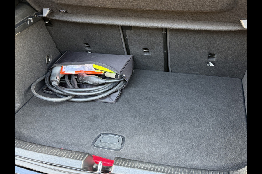 Mercedes-Benz A-Klasse 250 e Business Line | AMG Pakket | Sfeerverlichting | Pano | Widescreen Mercedes-Benz A-Klasse 250 e Business Line | AMG Pakket | Sfeerverlichting | Pano | Widescreen