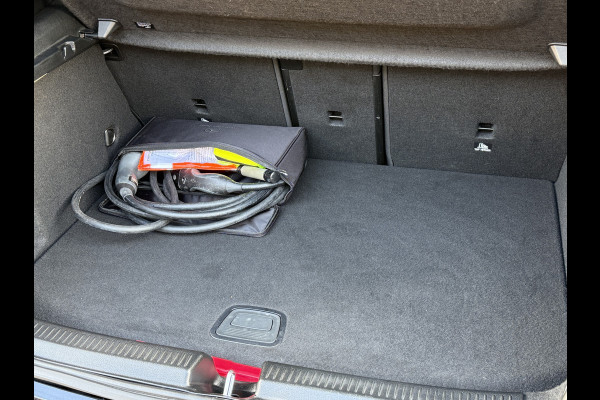 Mercedes-Benz A-Klasse 250 e Business Line | AMG Pakket | Sfeerverlichting | Pano | Widescreen Mercedes-Benz A-Klasse 250 e Business Line | AMG Pakket | Sfeerverlichting | Pano | Widescreen