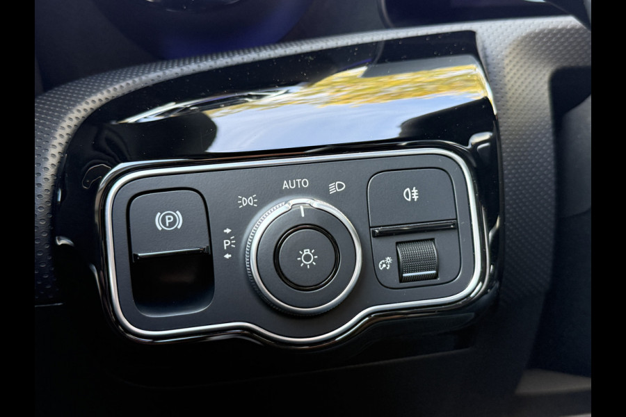 Mercedes-Benz A-Klasse 250 e Business Line | AMG Pakket | Sfeerverlichting | Pano | Widescreen Mercedes-Benz A-Klasse 250 e Business Line | AMG Pakket | Sfeerverlichting | Pano | Widescreen