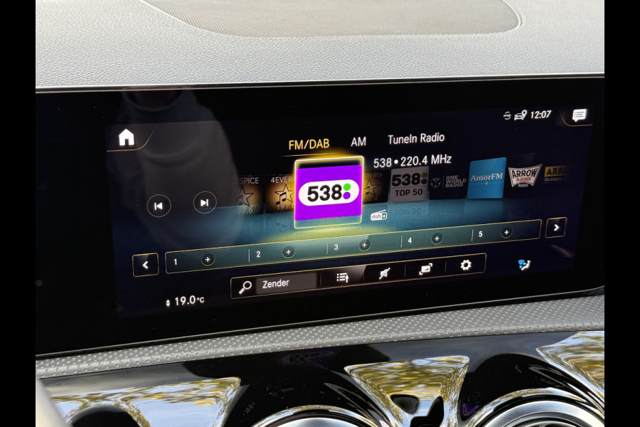 Mercedes-Benz A-Klasse 250 e Business Line | AMG Pakket | Sfeerverlichting | Pano | Widescreen Mercedes-Benz A-Klasse 250 e Business Line | AMG Pakket | Sfeerverlichting | Pano | Widescreen