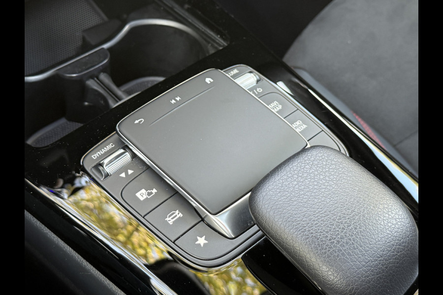 Mercedes-Benz A-Klasse 250 e Business Line | AMG Pakket | Sfeerverlichting | Pano | Widescreen Mercedes-Benz A-Klasse 250 e Business Line | AMG Pakket | Sfeerverlichting | Pano | Widescreen