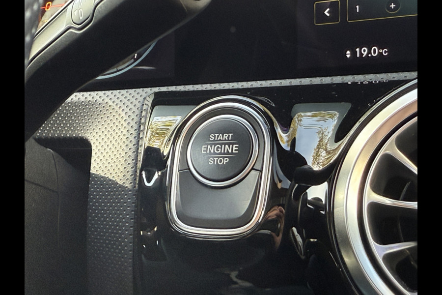 Mercedes-Benz A-Klasse 250 e Business Line | AMG Pakket | Sfeerverlichting | Pano | Widescreen Mercedes-Benz A-Klasse 250 e Business Line | AMG Pakket | Sfeerverlichting | Pano | Widescreen