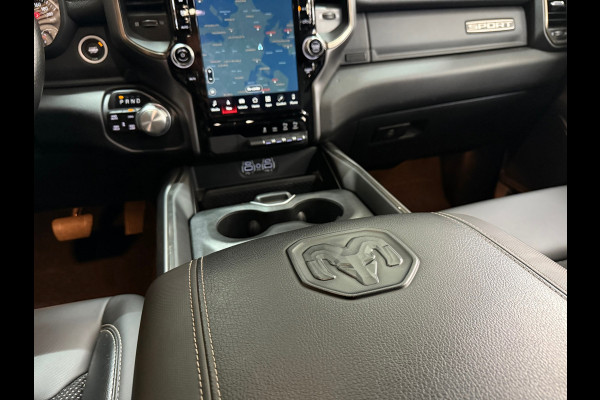 Dodge Ram 1500 5.7 V8 4x4 Crew Cab Sport | Full BLACK | Camera | ALPINE | Soft Cover | Apple Carplay | Cruise | Dodge Ram 1500 5.7 V8 4x4 Crew Cab Sport | Full BLACK | Camera | ALPINE | Soft Cover | Apple Carplay | Cruise |