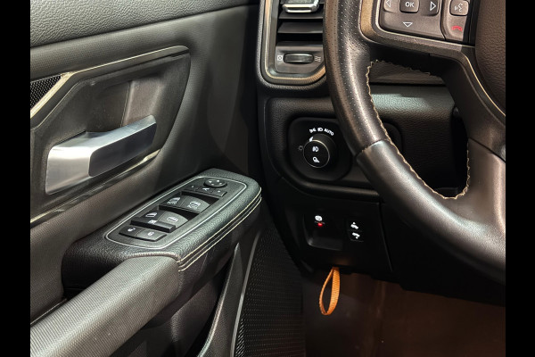 Dodge Ram 1500 5.7 V8 4x4 Crew Cab Sport | Full BLACK | Camera | ALPINE | Soft Cover | Apple Carplay | Cruise | Dodge Ram 1500 5.7 V8 4x4 Crew Cab Sport | Full BLACK | Camera | ALPINE | Soft Cover | Apple Carplay | Cruise |
