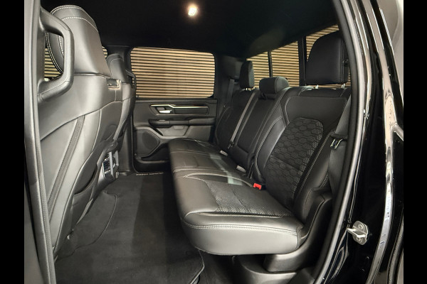 Dodge Ram 1500 5.7 V8 4x4 Crew Cab Sport | Full BLACK | Camera | ALPINE | Soft Cover | Apple Carplay | Cruise | Dodge Ram 1500 5.7 V8 4x4 Crew Cab Sport | Full BLACK | Camera | ALPINE | Soft Cover | Apple Carplay | Cruise |